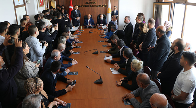 BAKAN KİRİŞÇİ'DEN AK PARTİ'YE ZİYARET
