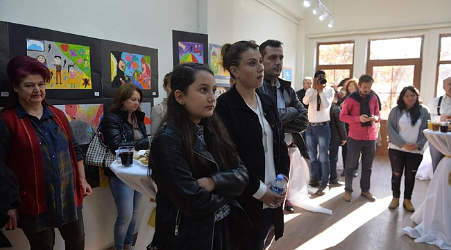 Çocuklar, "Şiddetsiz Bir Dünya" Resmetti