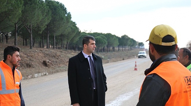 Bayramiç Ezine arasında sıcak asfalt çalışmaları başladı