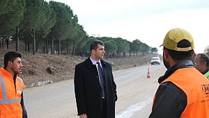 Bayramiç Ezine arasında sıcak asfalt çalışmaları başladı