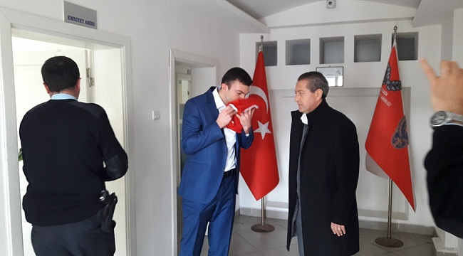  Bozcaada Belediyesi'nden İlçe Emniyet Amirliği'ne Taziye Ziyareti