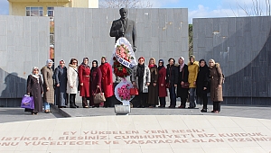 Çan Ak Parti Kadın Kolları ve HUBAN Derneğinden Çelenk Töreni