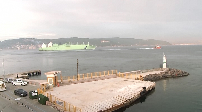 Doğalgaz Tankeri Boğazdan Geçti