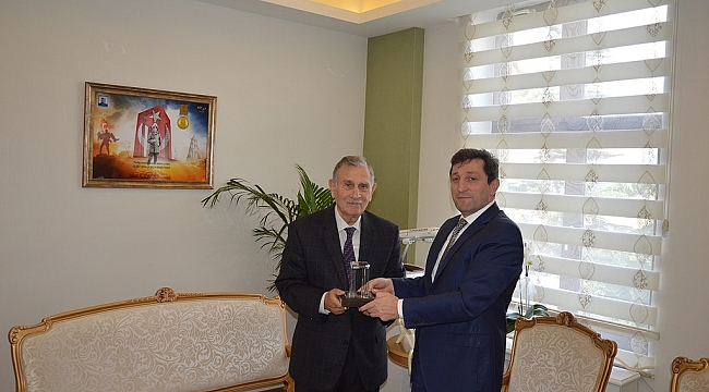 Eski Başbakan Akbulut'tan Vali Tavlı'ya Ziyaret