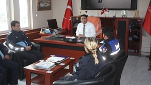 Ezine Zabıta personeli İlçe Emniyet Müdürlüğünü ziyaret etti