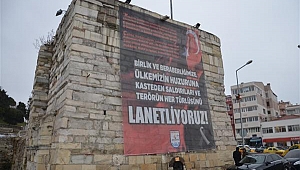 Gelibolu Belediyesinden teröre afişli tepki