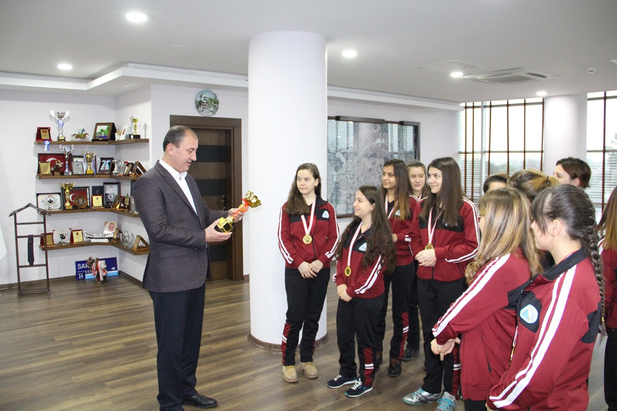 Genç melekler gururlandırdı