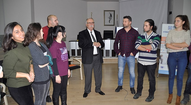 Gençlere Demokrasi Ve İnsan Hakları Eğitimi…