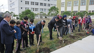 İmam Hatipliler Şehitlerimizin anısına gülfidanı diktiler