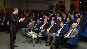 Prof. Dr. Demirtaş, Ülke Ve Dünya Ekonomisini Anlattı
