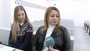 Üniversiteli Anne Ve Kızın Eğitim Aşkı