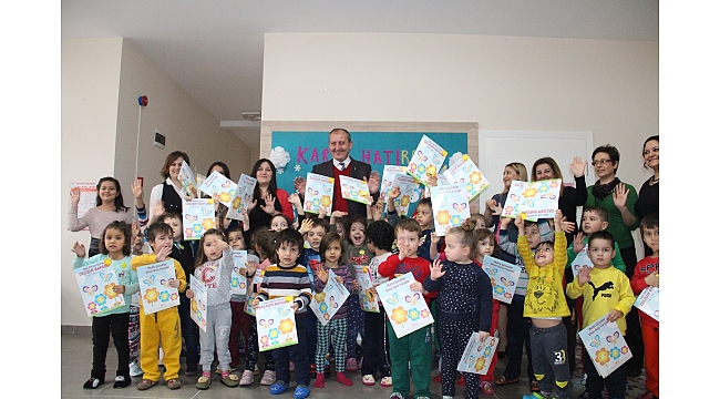 Başkan Işık'tan Miniklere Karne Hediyesi