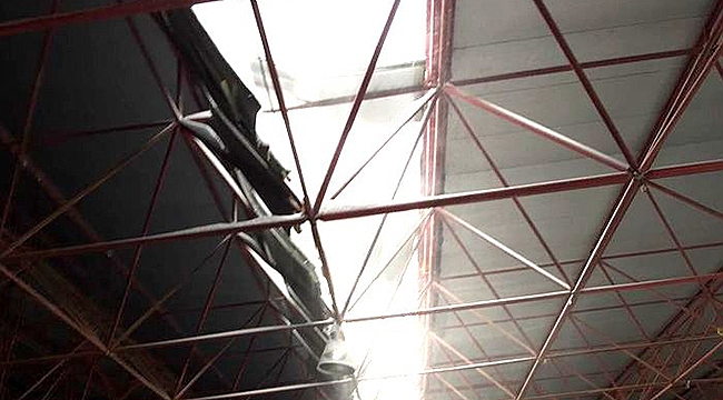 Biga'da kapalı pazar yerinin çatısı çöktü