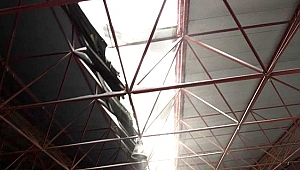 Biga'da kapalı pazar yerinin çatısı çöktü
