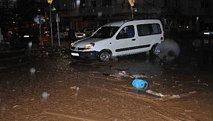 Çanakkale'de etkili olan yağmur su baskınlarına neden oldu