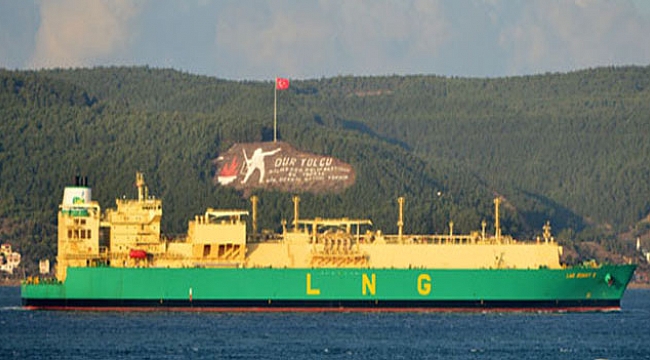 Doğalgaz Tankeri Boğaz'ın Trafiğini Durdurdu