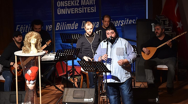 "Efendisi Olmayan Kadınlar" İsimli Müzikli Gösteri Çanakkale'de Sahnelendi