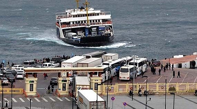 Gökçeada'ya Feribot Seferlerine Fırtına Engeli