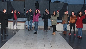 Kırmızı Kart Gösterip "Hayır" Dediler.