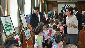 "Minik eller, minik ayaklar" baskı resim sergisi görücüye çıktı