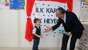 'Minikler' karnelerini MUTAN amcalarından aldılar.