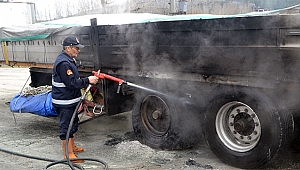 Seyir Halindeki Kamyonun Lastiği Alev Aldı