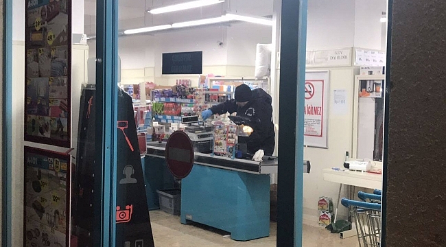 Süper markette silahlı soygun