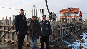 Umurbey Belediye Başkanı Çiftlik Ovası Camii temelini ve dernek üyelerini ziyaret etti