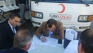 Umurbey Belediye Başkanı Sami Yavaş Umurbeylilerle beraber kan verdi