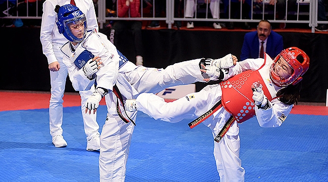 Çanakkaleli Taekwondocu Gökçe Göğebakan Uluslararası şampiyonu oldu
