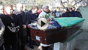 Eski Kültür Bakanı Ercan Karakaş'ın annesi son yolculuğuna uğurlandı