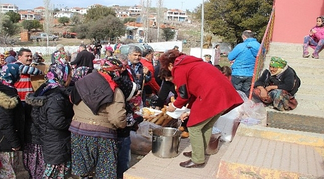 Kızılay ekipleri, Ayvacık'ta Yaraları sarmaya başladı.