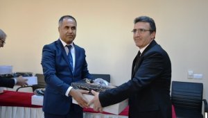 24 okula 24 laptop hediye