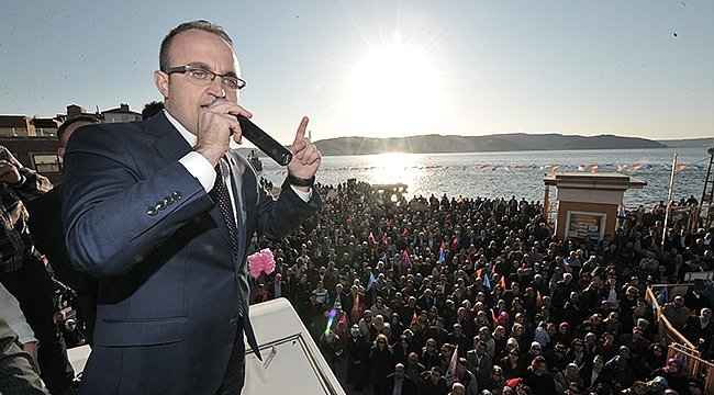 Ak Parti'li Bülent Turan: Kararsız seçmen 'evet'e yöneldi