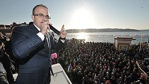 Ak Parti'li Bülent Turan: Kararsız seçmen 'evet'e yöneldi