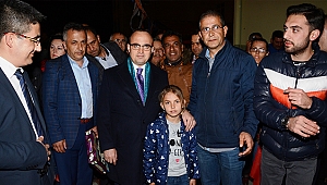 "Biz Bu Ülke Siyasi Krizlerden Etkilenmesin İstiyoruz"