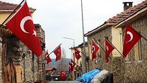 Bu Köyde Her Evde Türk Bayrağı Asılı