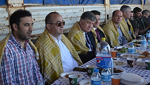 Develer depremzedelere moral için güreştirildi