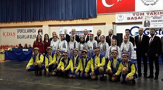 Halk oyunları ekibi madalya ile döndü