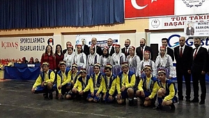 Halk oyunları ekibi madalya ile döndü