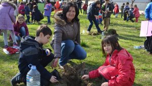 Küçüklerin fidan sevinci