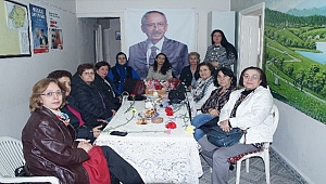 Lapseki CHP İlçe Teşkilatı'ndan kadınlar günü kutlaması