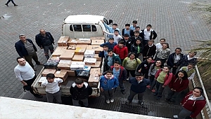 Minik eller mülteciler için yardım topladı