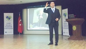 Siyasette mizah konferansı