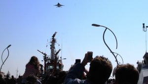 'SOLOTÜRK' çocuklar için uçtu