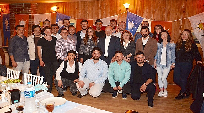 AK Parti Kepez Belde Gençlik Kolları Referandum öncesi birlik ve beraberlik yemeği düzenledi.