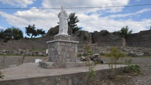 Aristo heykeli yenilendi