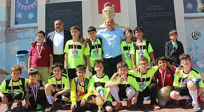 Atatürk İlkokulunda kupa töreni