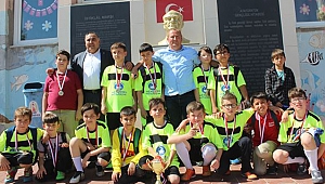 Atatürk İlkokulunda kupa töreni