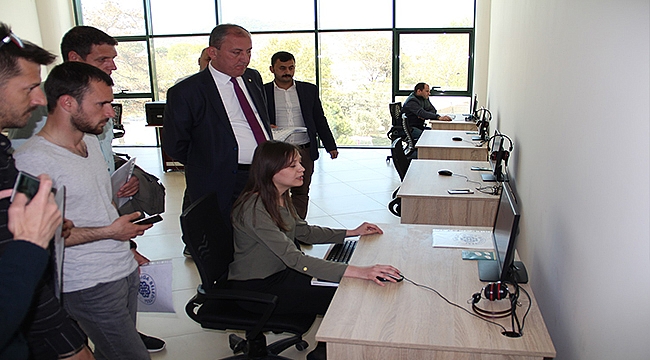 Başkan Işık; Dijital Kütüphane'yi yerel gazetecilere tanıttı